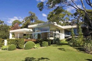 House repossessed with garden
